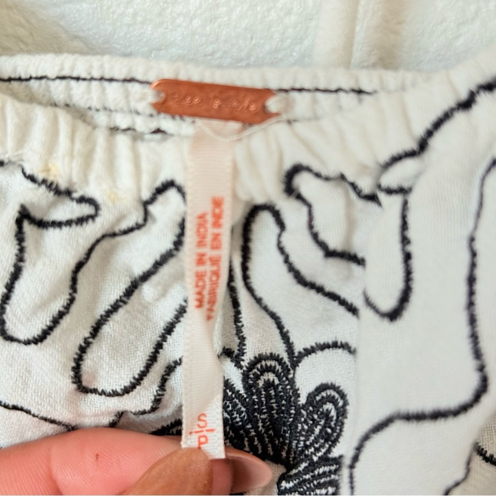 FREE PEOPLE LOTUS 2 PEICE SET - WHITE/BLACK COMBO SIZE SMALL - Picture 5 of 13